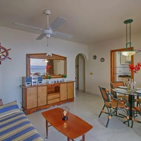 Sleeps 5 With Air Con And Wifi شقة *