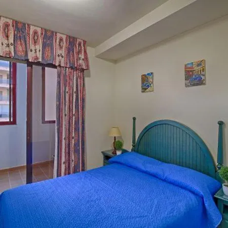Sleeps 5 With Air Con And Wifi شقة