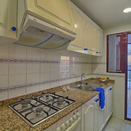 Sleeps 5 With Air Con And Wifi كاليبي